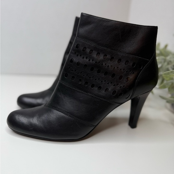 Victor Alfaro Harrison Black Heeled Leather Ankle Booties Cutout Detail Size 10 - Picture 8 of 15